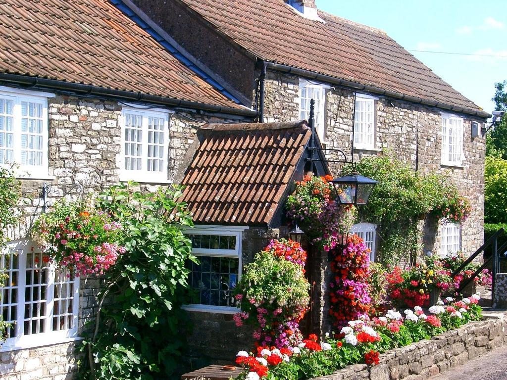 The Carpenters Arms Hotel Pensford Buitenkant foto