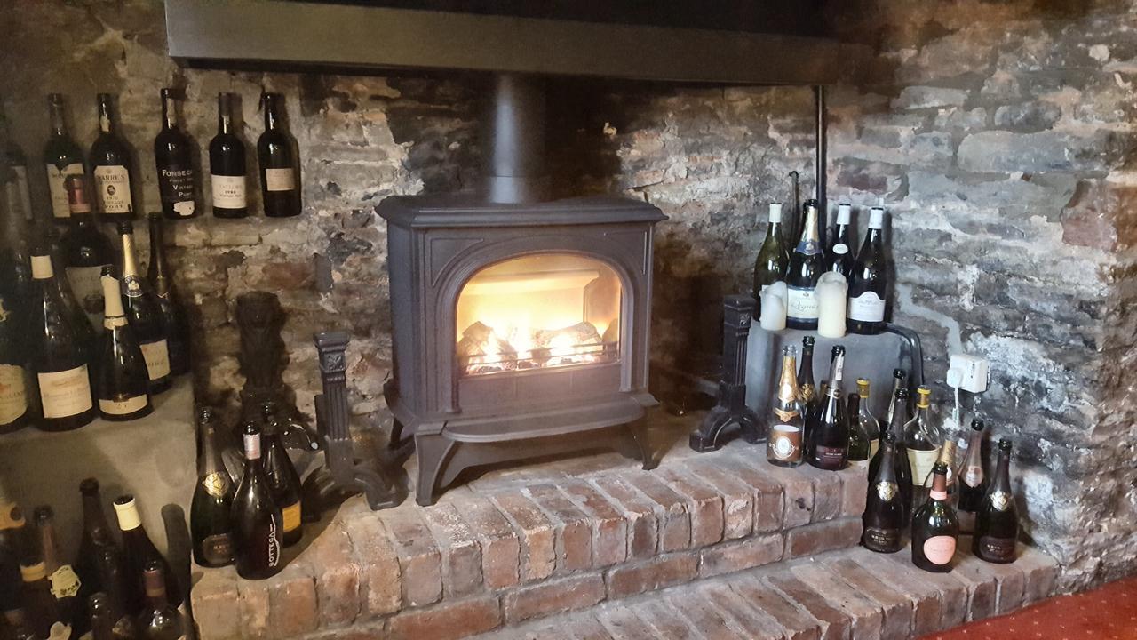 The Carpenters Arms Hotel Pensford Buitenkant foto