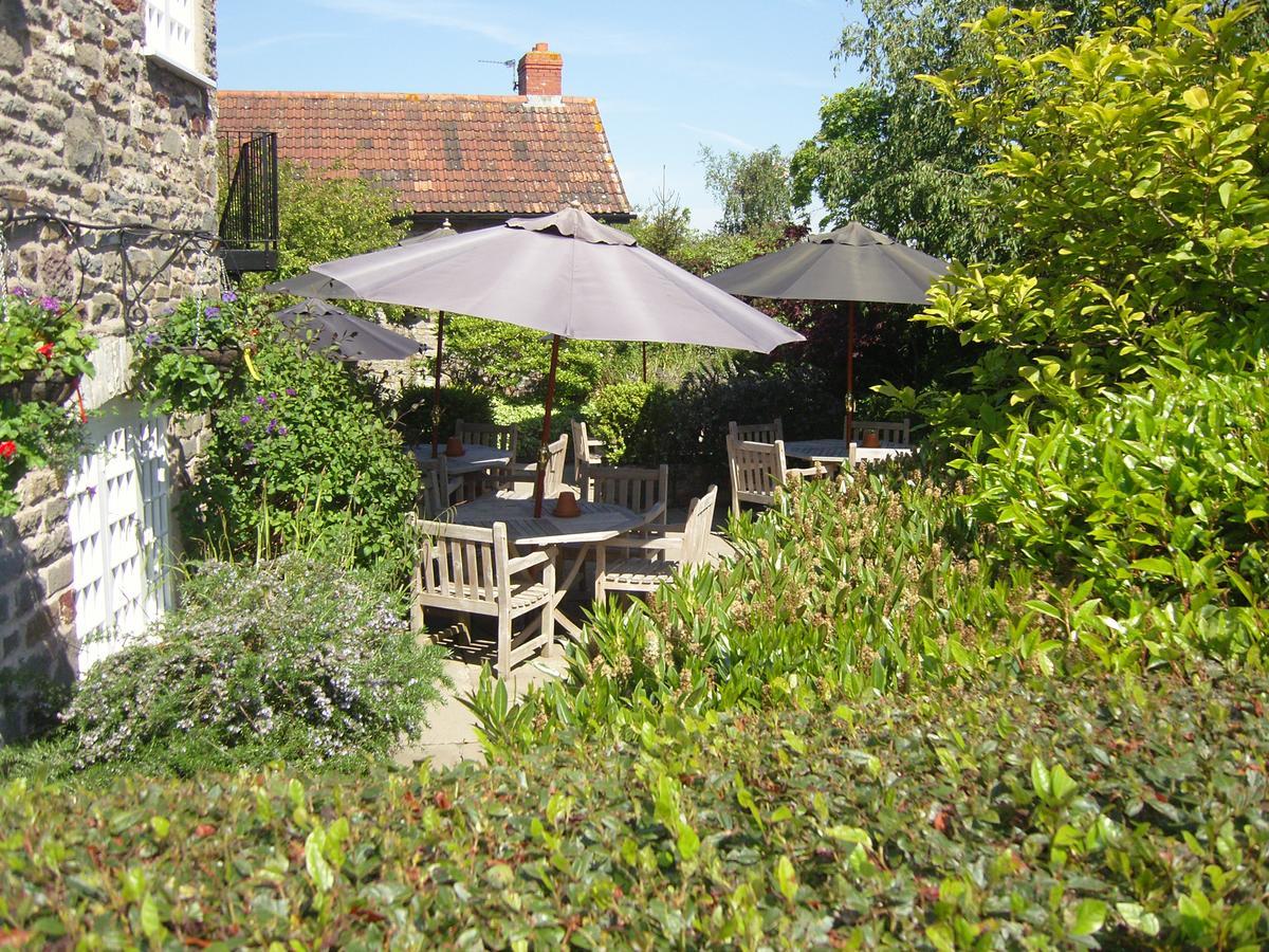 The Carpenters Arms Hotel Pensford Buitenkant foto