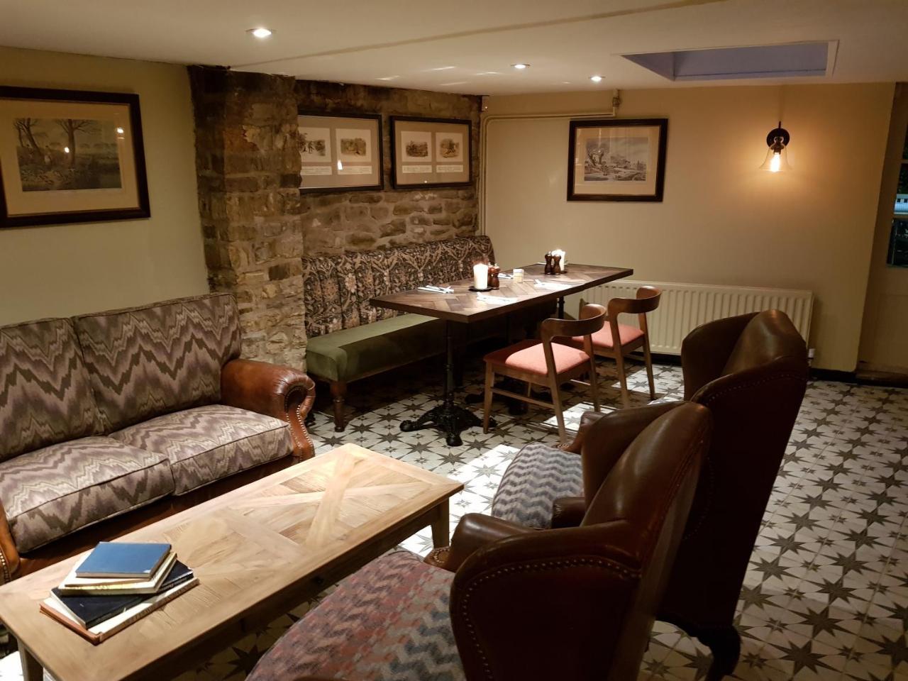 The Carpenters Arms Hotel Pensford Buitenkant foto