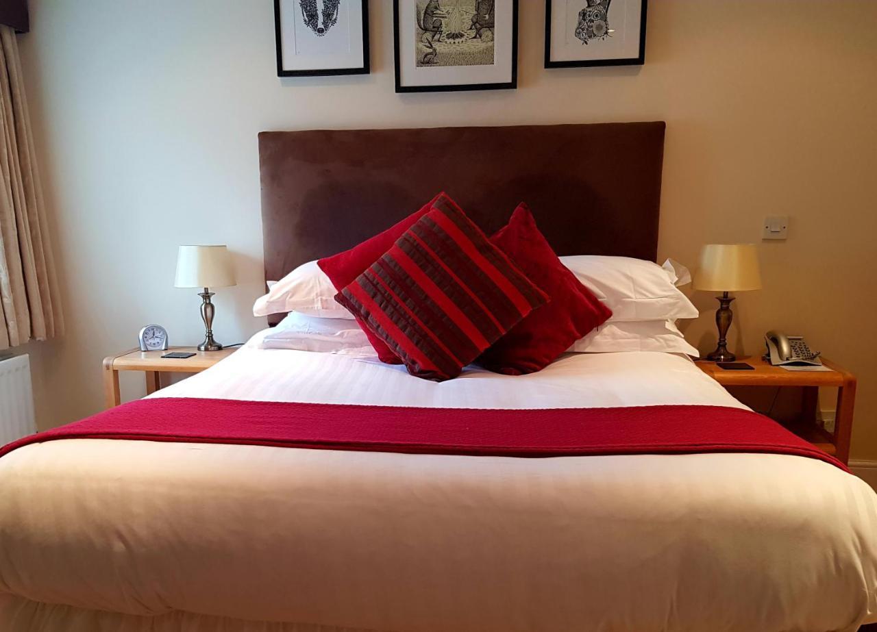 The Carpenters Arms Hotel Pensford Buitenkant foto