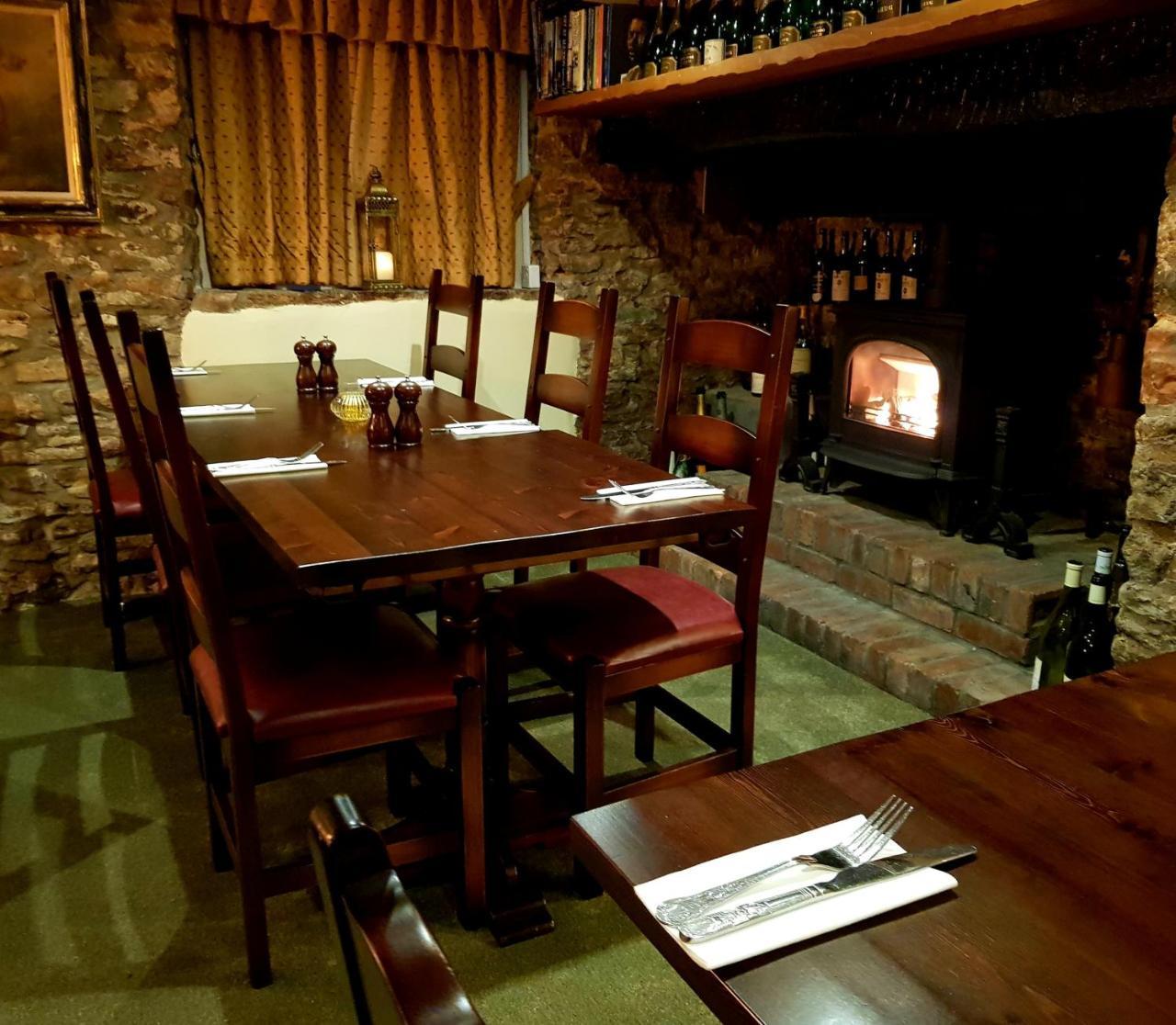 The Carpenters Arms Hotel Pensford Buitenkant foto